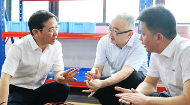 贛州市委書記黃喜忠實地調(diào)研贛州NG娛樂等企業(yè)，專題研究裝備制造產(chǎn)業(yè)高質(zhì)量發(fā)展