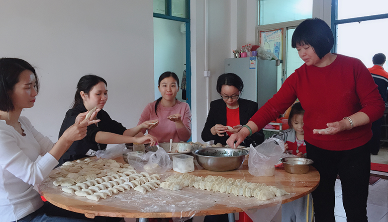 2018冬至銳天家人包餃子 2018冬至銳天家人包餃子