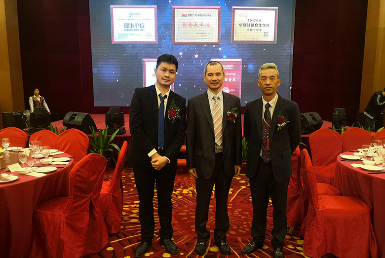 吳炎光總經理的合照 吳炎光總經理的合照